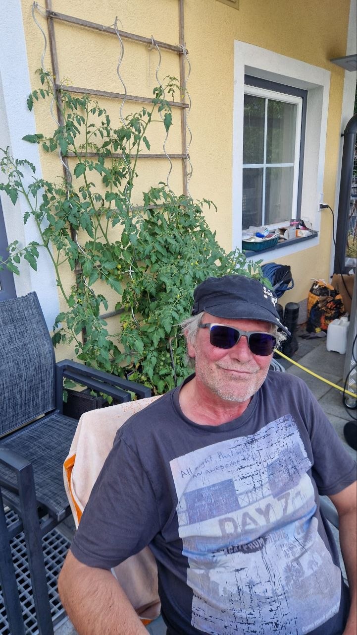 Auf der Terrasse, August.